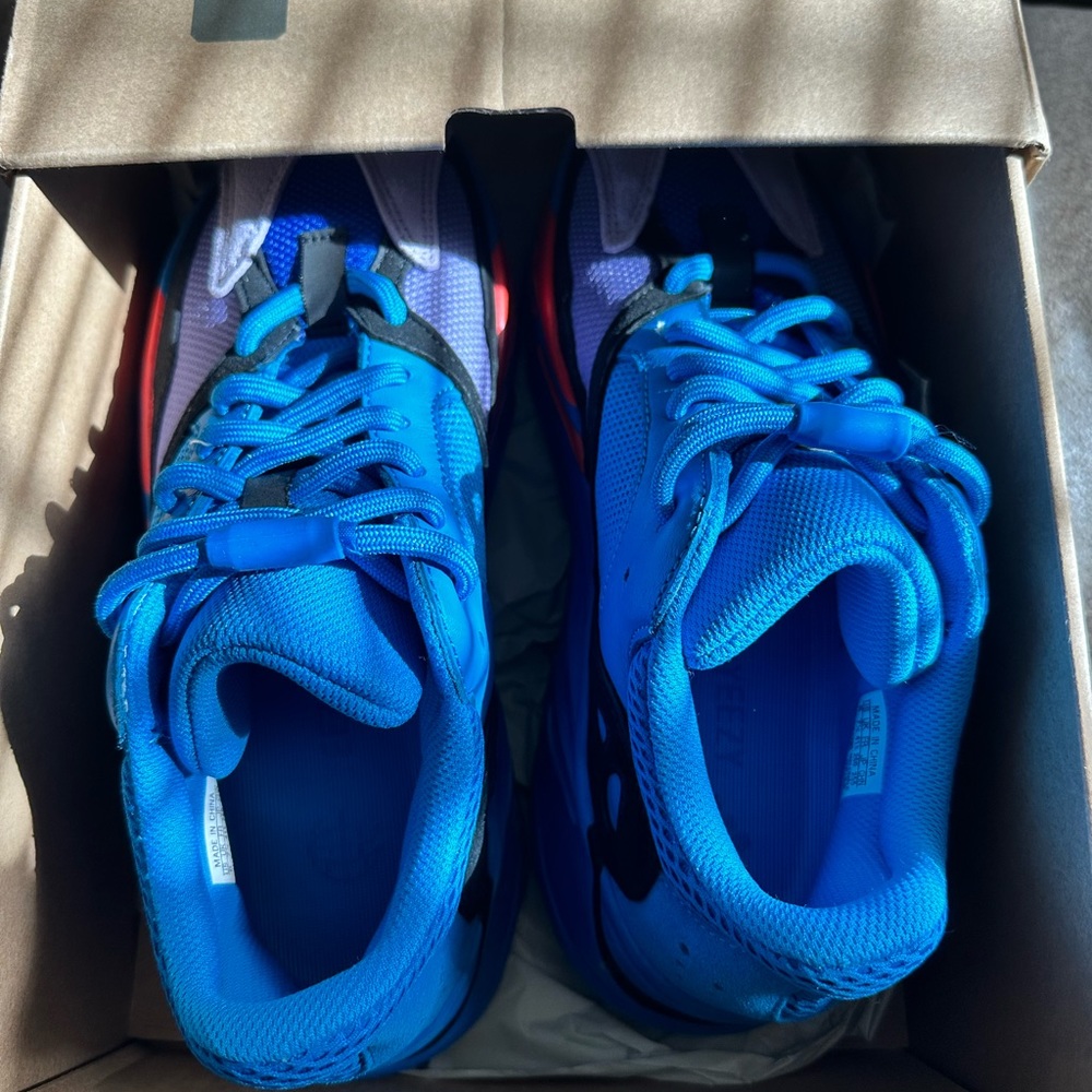 Yeezy boost 700 - Picture 5 of 6